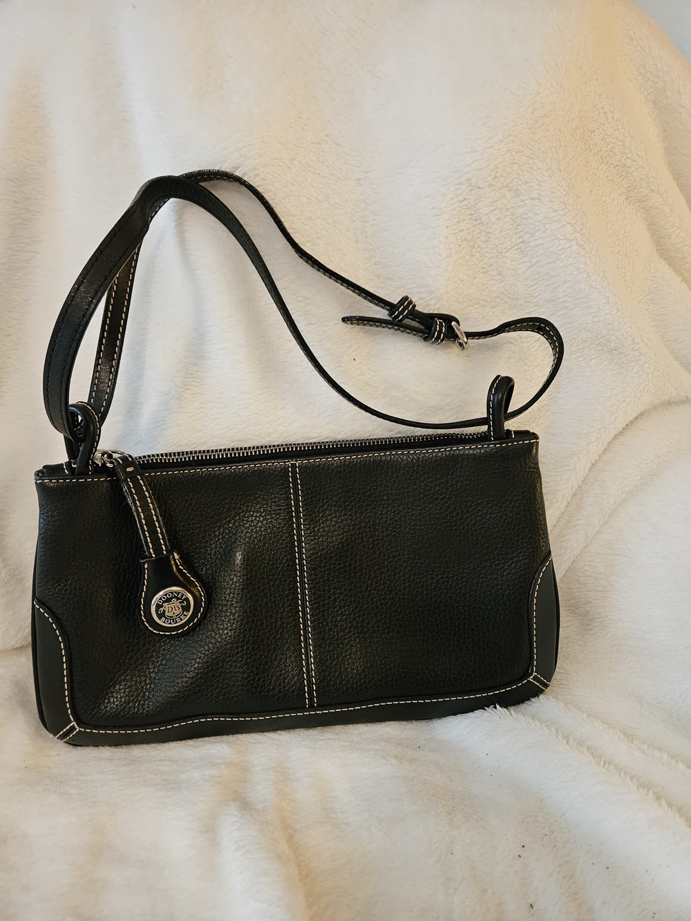 Dooney & Bourke Black Leather Shoulder Bag with Contrast Stitching
